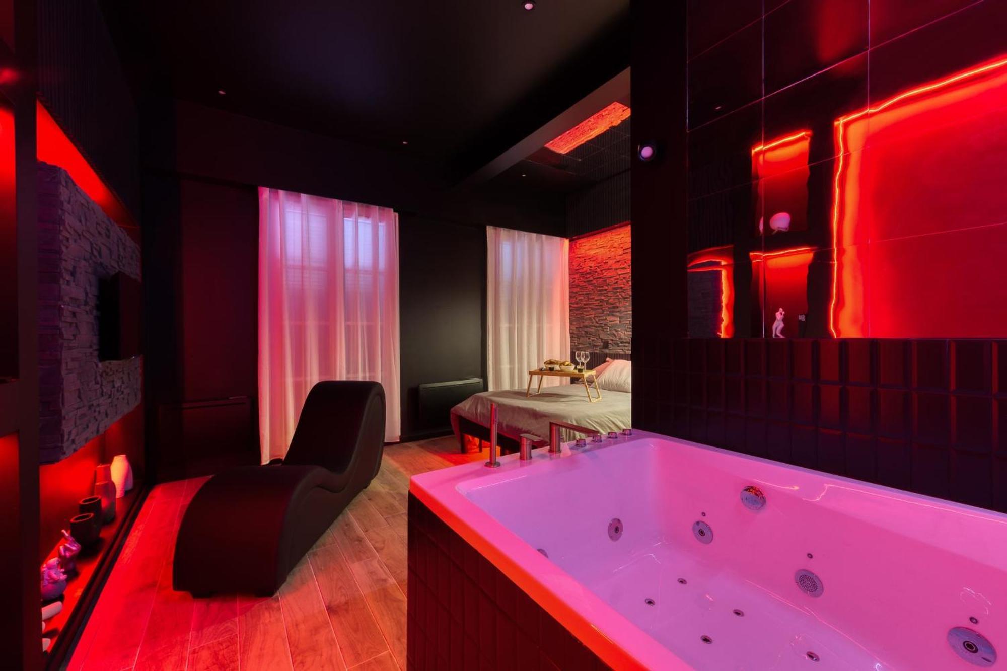 Suite Deluxe - Jacuzzi مُلا المظهر الخارجي الصورة
