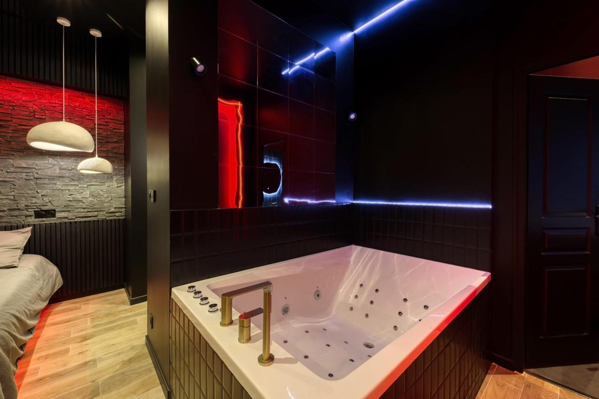 Suite Deluxe - Jacuzzi مُلا المظهر الخارجي الصورة